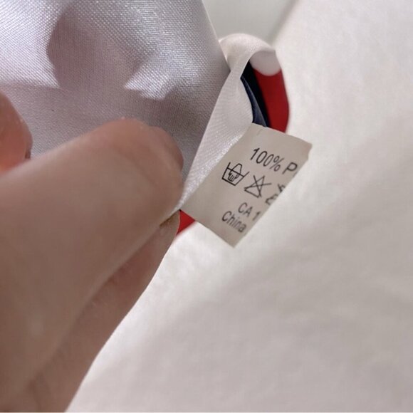 5/$25 Vintage Red White Satin Canadian Flag Tie - Picture 3 of 11